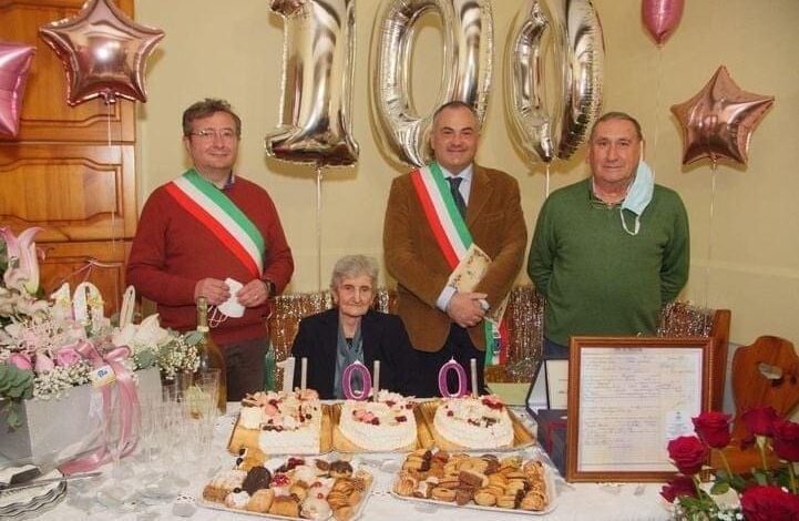 Caggiano E Polla In Festa Cento Anni Per Nonna Vincenza Infocilento