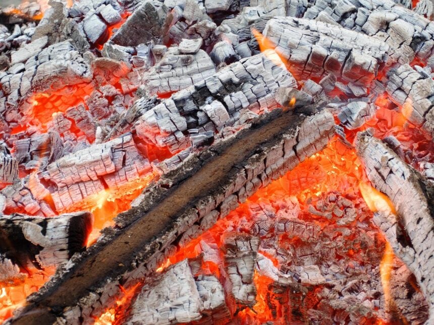 Modi per utilizzare la cenere