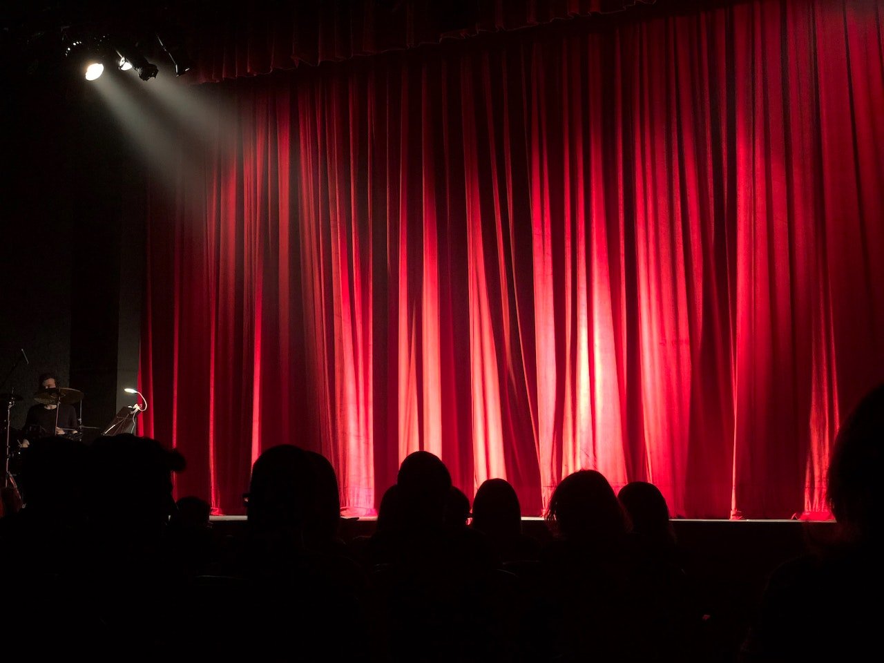 Battipaglia, "Tutti a teatro": per i giovani spettacoli gratis. Ecco i  dettagli - InfoCilento