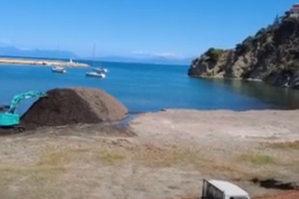 Agropoli, rimozione posidonia spiaggia porto