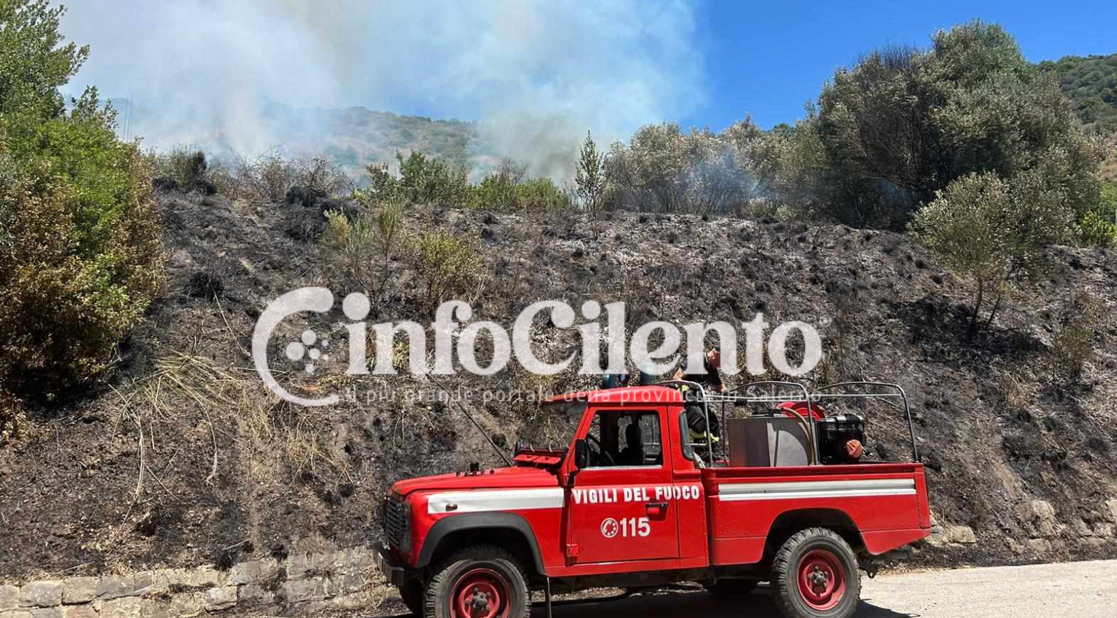 Incendio tra Acciaroli e Pioppi