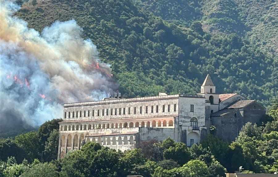 Incendio nel salernitano