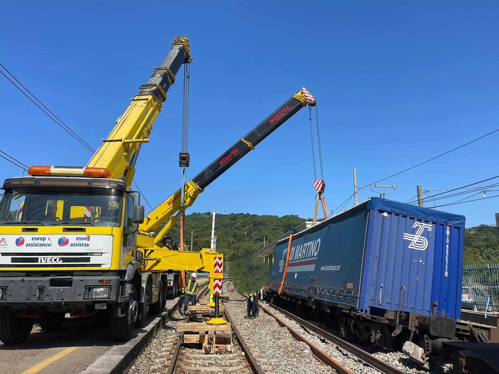 Treno merce Centola