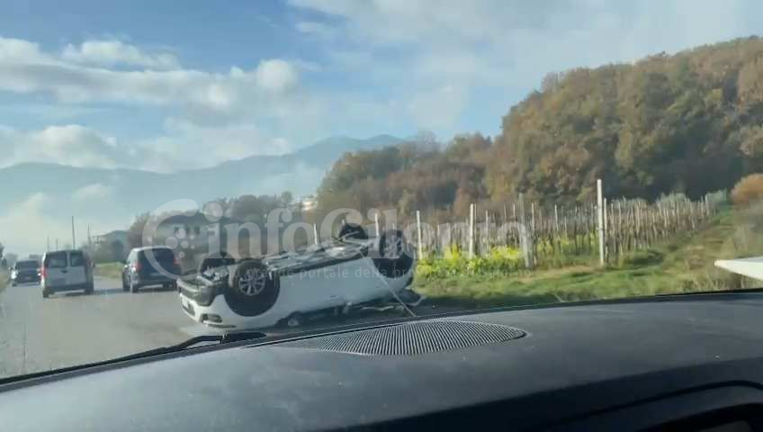 Auto ribaltata, incidente