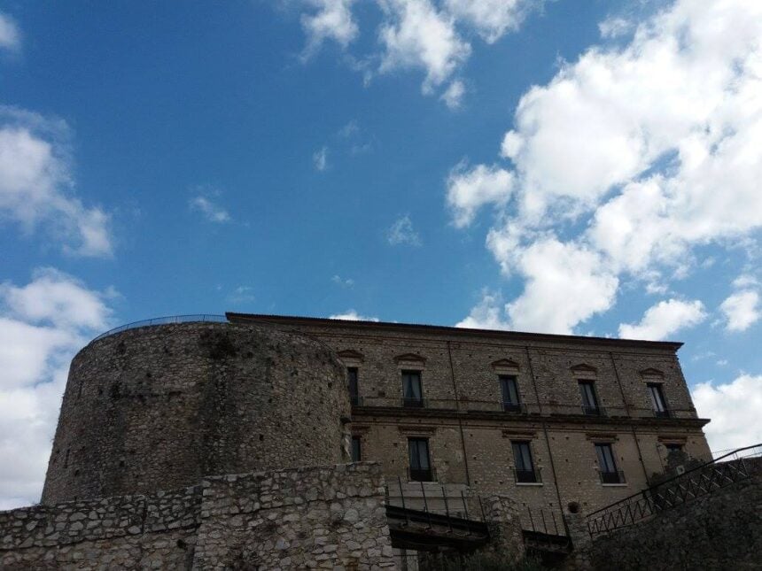 Castello Macchiaroli, Teggiano