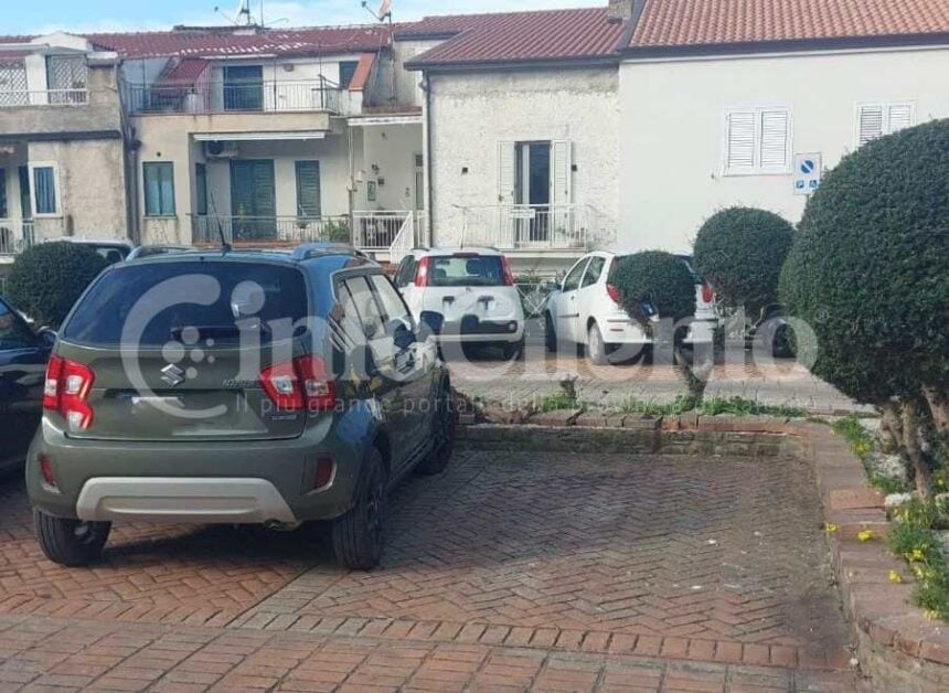 Castellabate, auto in sosta