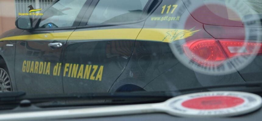 Guardia di Finanza, macchina