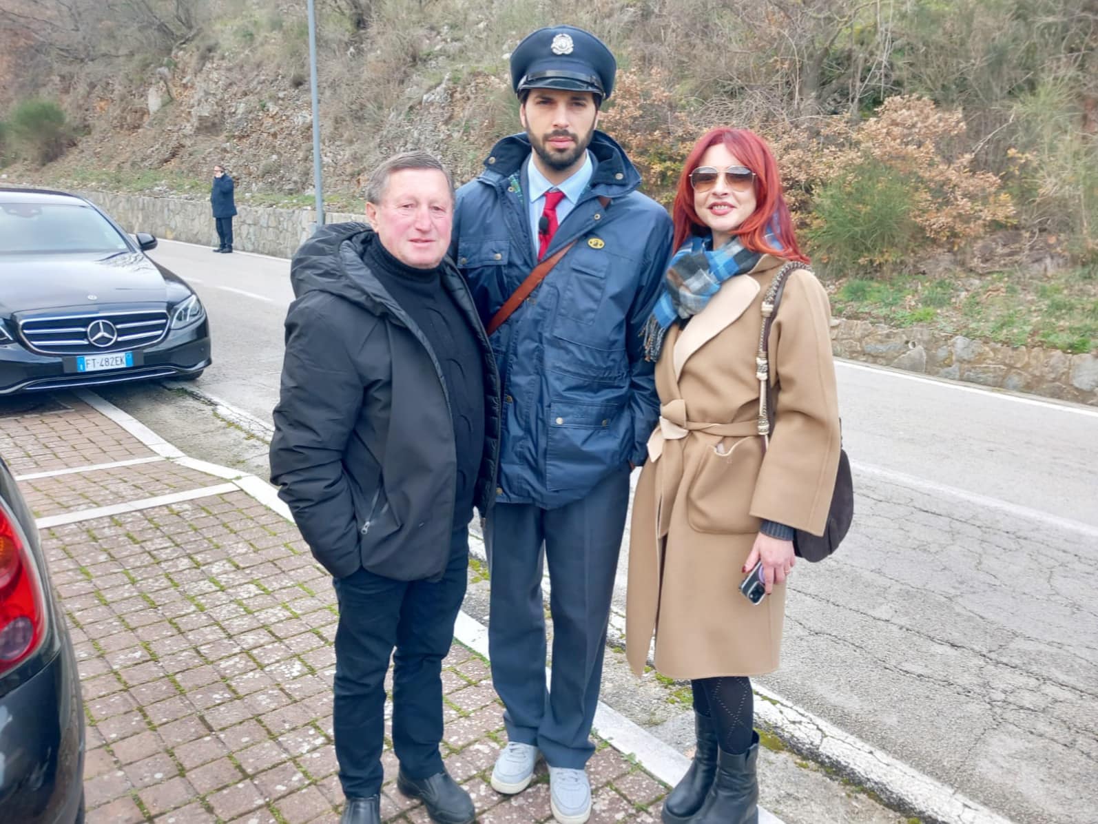 Monte San Giacomo, postino c'è posta per te, Gianfranco Apicerni con la sindaca D'Alto