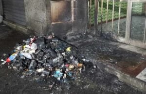 Salerno, rifiuti a fuoco