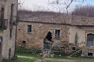 Roscigno Vecchia, edificio crollato